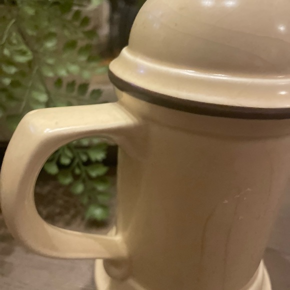 Vintage Pfaltzgraff Village large handled spice cheese shaker, 4 holes muffineer - Picture 4 of 5